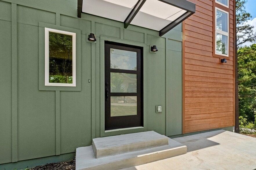 Building Photo - 2 Brightling Ln