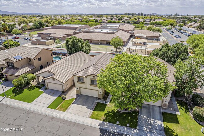 Building Photo - 927 W Azalea Pl
