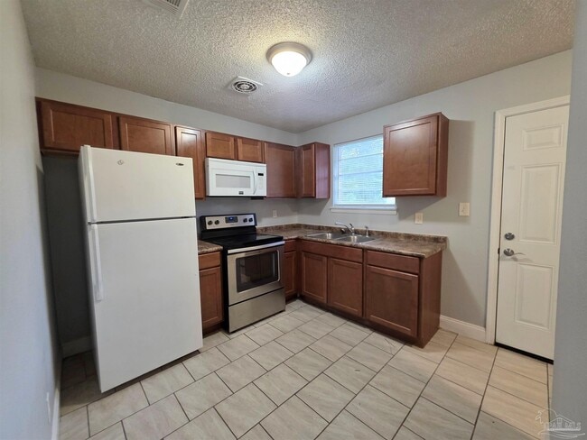 Building Photo - 6424 Dunbar Rd