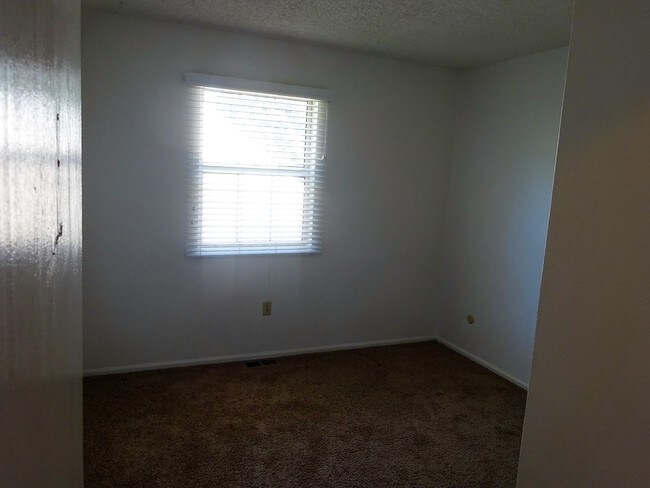 Building Photo - 7047 S Fairfax St