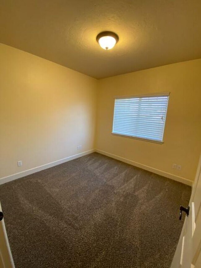 Building Photo - PHEASANT RUN CONDO (PR#24)