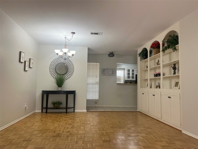 Building Photo - 13004 Trail Hollow Dr