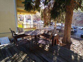 Building Photo - Cap Hil Adorable 1 Bedroom Available Now!
