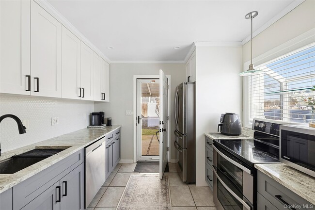 Building Photo - 22 Shelter Ln