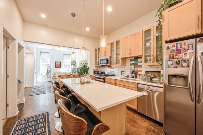 Building Photo - 616 S Oakley Blvd