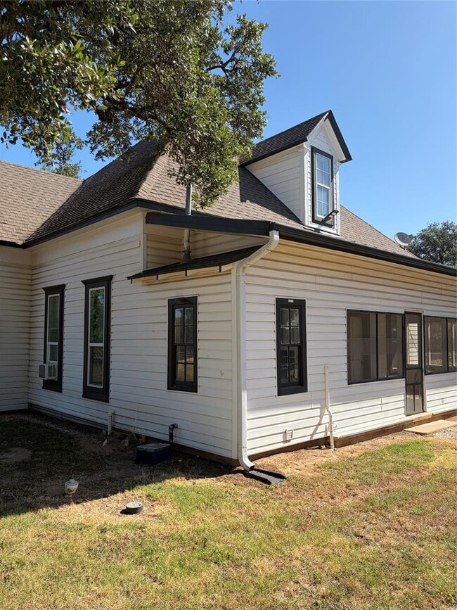 Building Photo - 703 FM 243