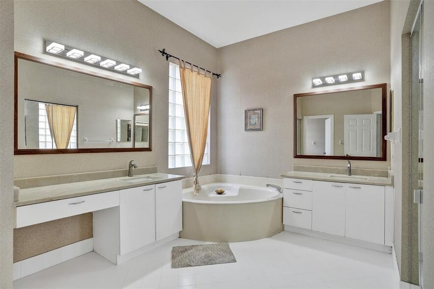 Building Photo - 1581 NW 159th Ave