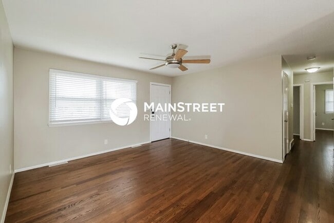 Building Photo - 3 Bedroom Pet-Friendly Home in Independence, MO with Main Street Renewal