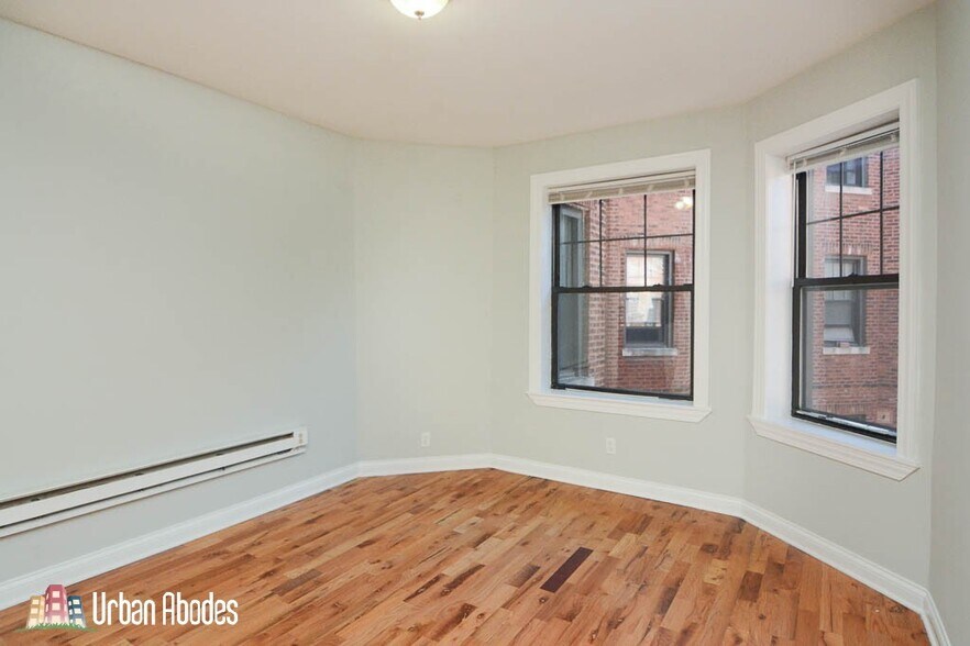 Building Photo - 4415 N Wolcott Ave