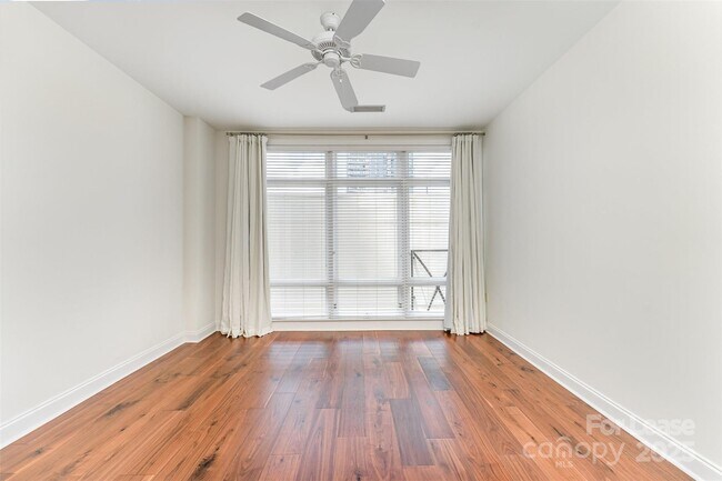 Building Photo - 230 S Tryon St