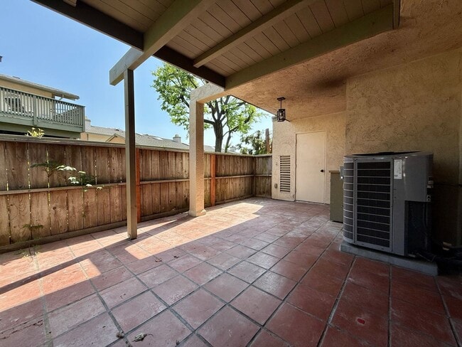 Building Photo - Spacious & Stylish Mission Plymor Townhome! 2 Assigned Parking! AC!