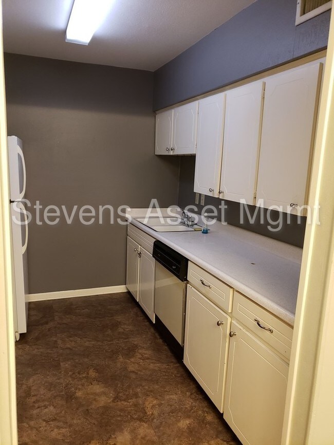 Building Photo - *REDUCED *ADORABLE 1/1 CONDO FAIRFIELD OAKS*