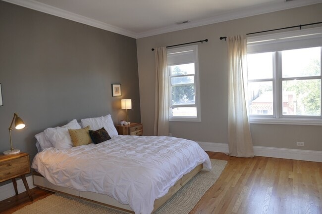 Building Photo - 3024 N Sheffield Ave