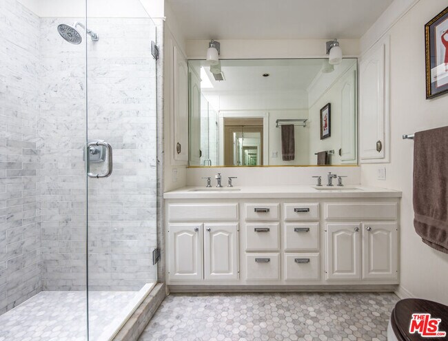 Building Photo - 4458 Dundee Dr