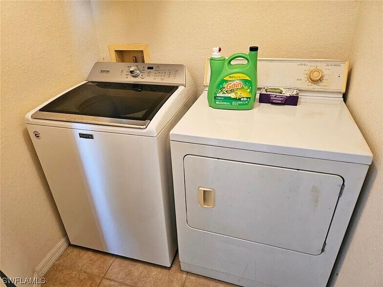 Building Photo - 3003 Nadine Ln