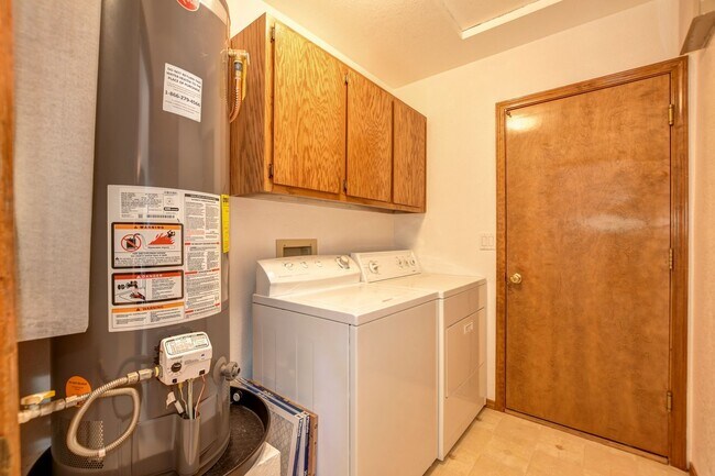 Building Photo - Nice three bedroom two bath home in PV!