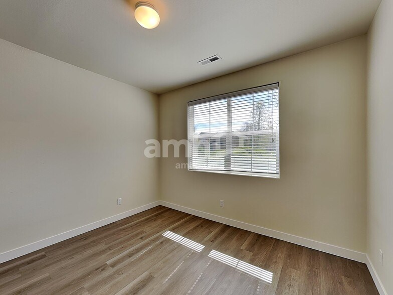 Building Photo - 1719 Blacktail Ln