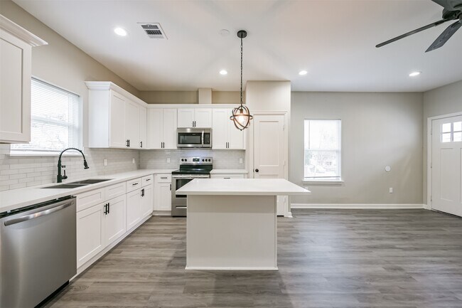 Building Photo - 4405 Mallow St