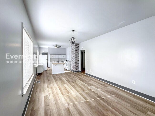 Building Photo - 6073 Linwood St