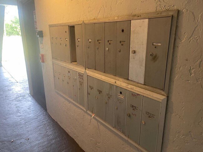 Building Photo - 1089 Benoist Farms Rd