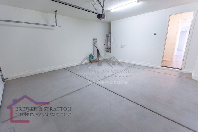 Building Photo - 827 W Nova Pl