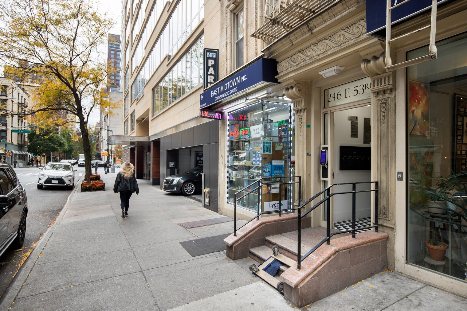 Building Photo - 246 E 53rd St