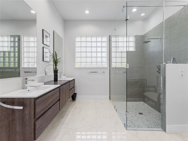 Building Photo - 11339 NW 71st St