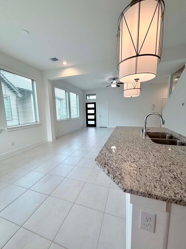 Building Photo - 1539 Crystal Stream Dr