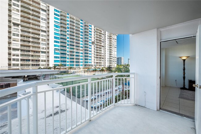 Building Photo - 18041 Biscayne Blvd