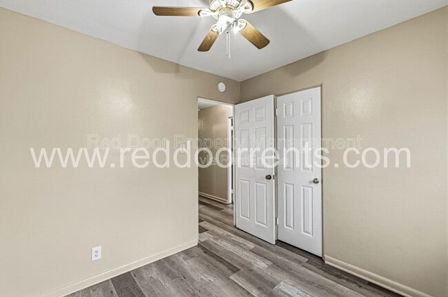 Building Photo - 3729 Kinnear Ave