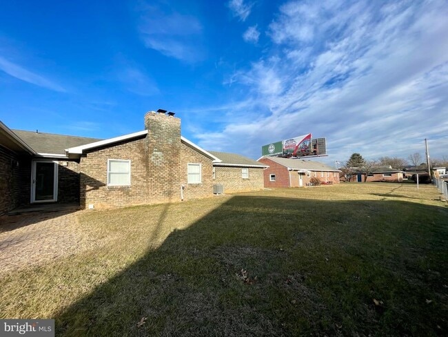 Building Photo - 4124 Lincoln Way E