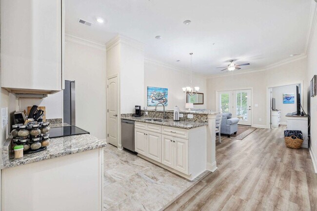 Building Photo - 587A Sunnyside Ave