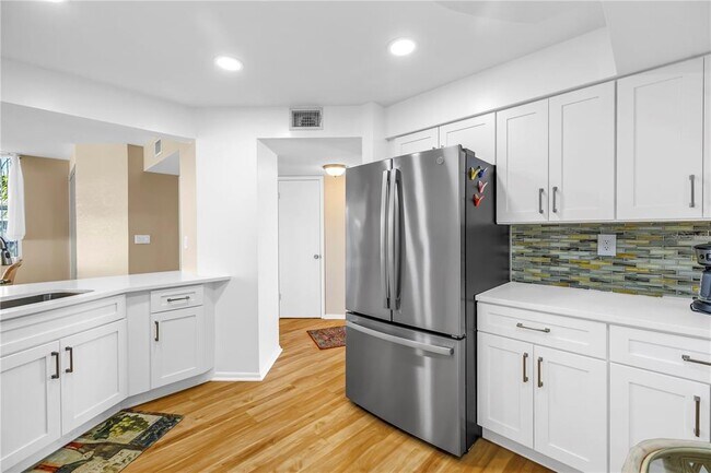 Building Photo - 6021 Bahia Del Mar Cir N
