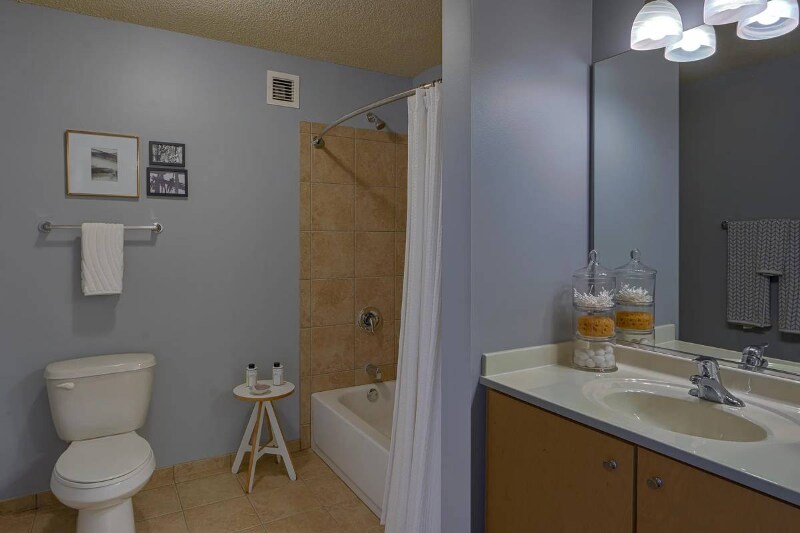 Building Photo - 249 N Columbus Dr