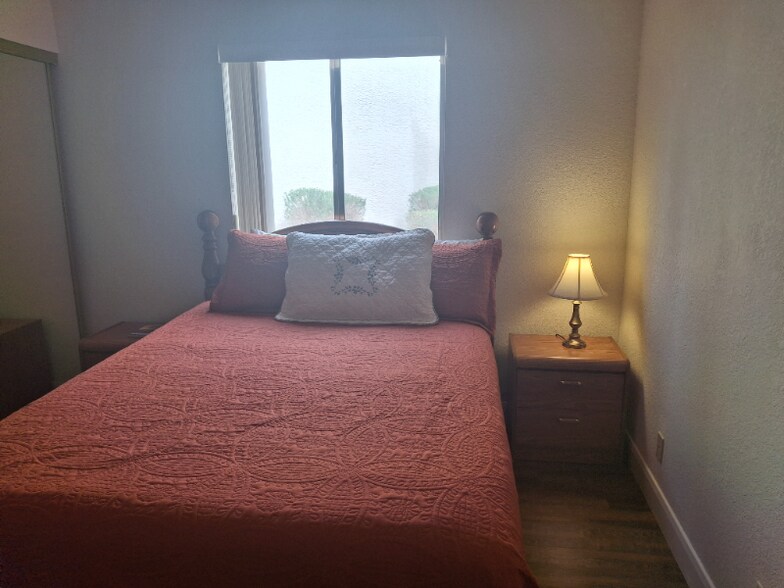 Building Photo - 453 Mesa Blvd