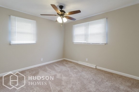 Building Photo - 113 Viking Pl