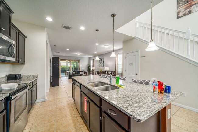 Building Photo - 9042 Rhodes St