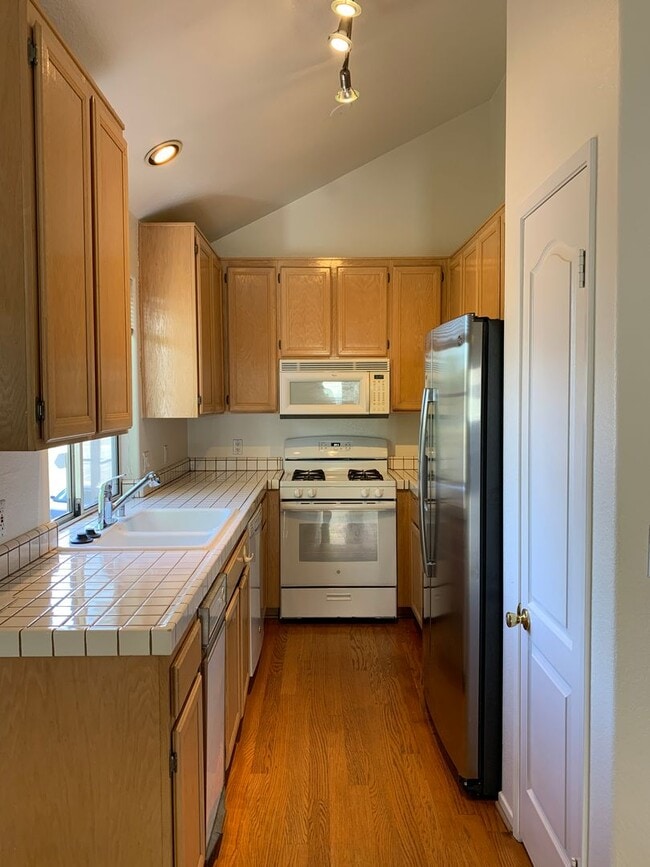 Building Photo - Fabulous in Coronado!