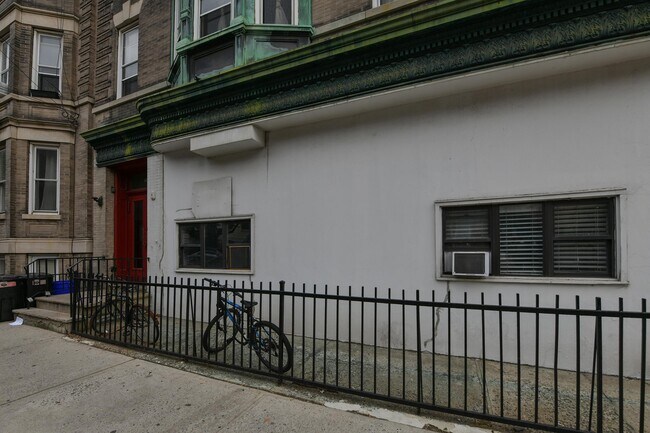 Building Photo - 217 10th St
