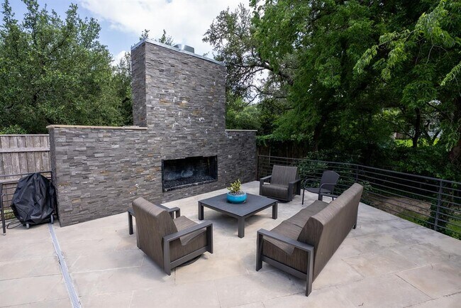 Building Photo - 3305 Laurel Cir