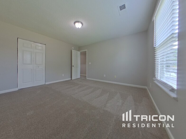 Building Photo - 113 Fox Grove Cir