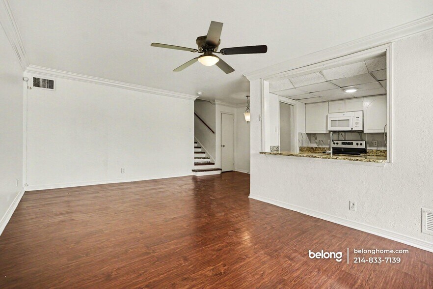Building Photo - 506 E Avenue J