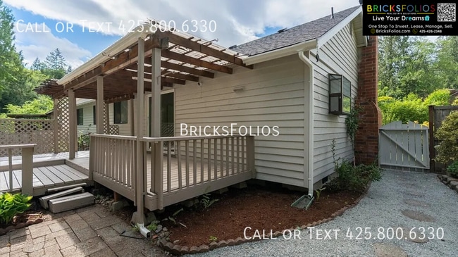 Building Photo - 1340 NW Huckle Dr