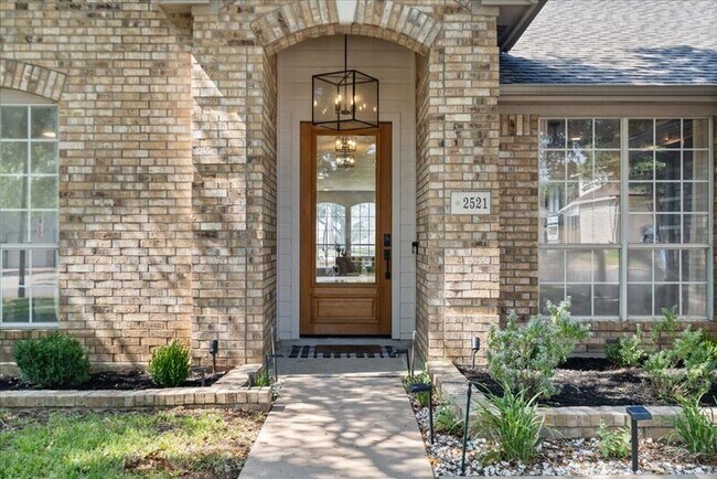 Building Photo - 2521 Butler National Dr
