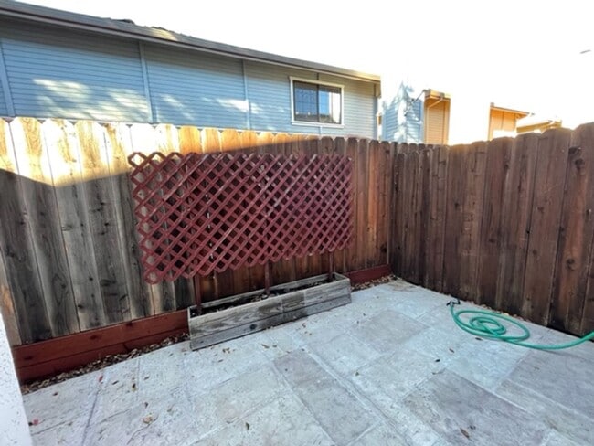 Building Photo - Wonderful 2 story 2 bedroom, 1.5 bath town...