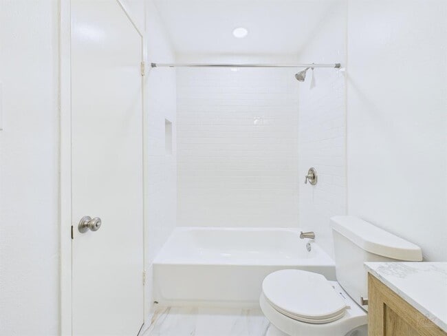 Building Photo - 1303 Hollow Creek Dr