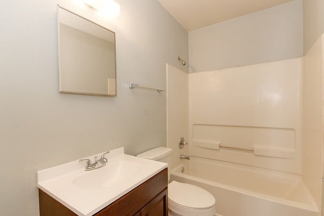 Building Photo - 1443 W 40th St