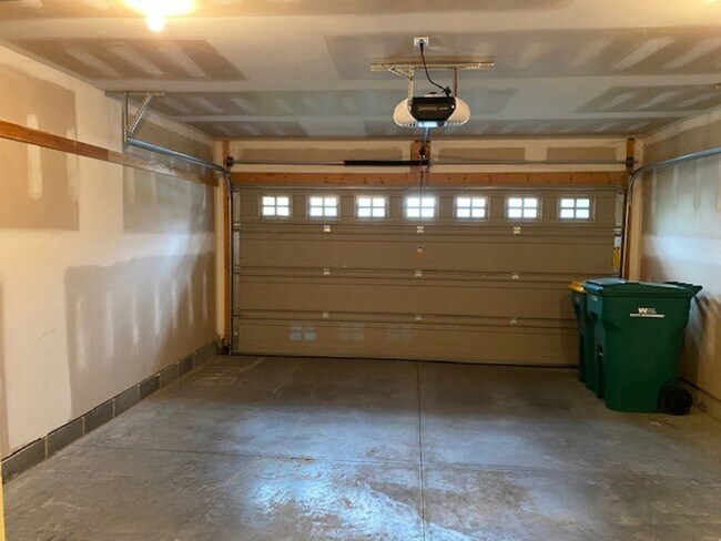 Building Photo - 448 Waterleaf Court