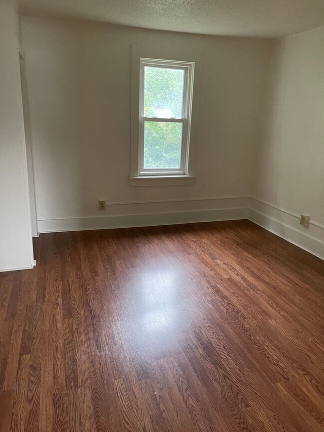 Building Photo - 135 Whiterock Ave