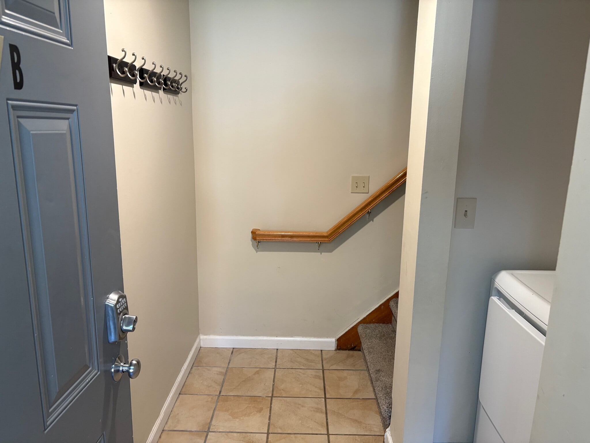 Building Photo - 10 Southview Dr